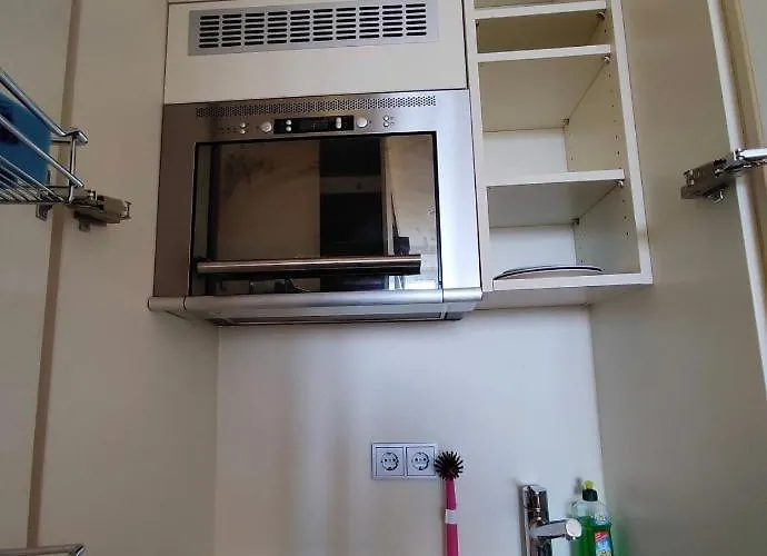 Sharing Studio Apartment With Me